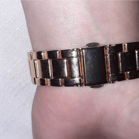 Gold colored ladies watch, excellent condition main image 7